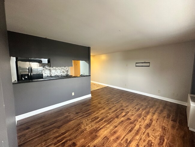 Foto del edificio - 600 E 8th St