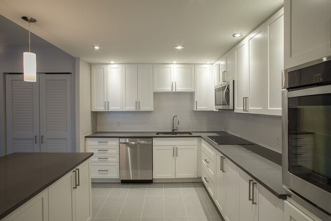 Building Photo - 3468 Rue Drummond