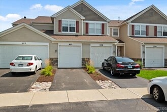Building Photo - 910 Genesee Dr