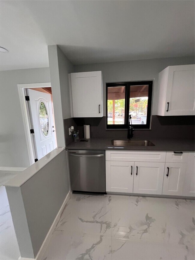 Foto del edificio - 285 NE 43rd St