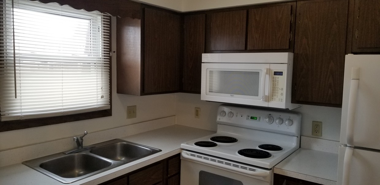 Kitchen - 113 N Essington Rd