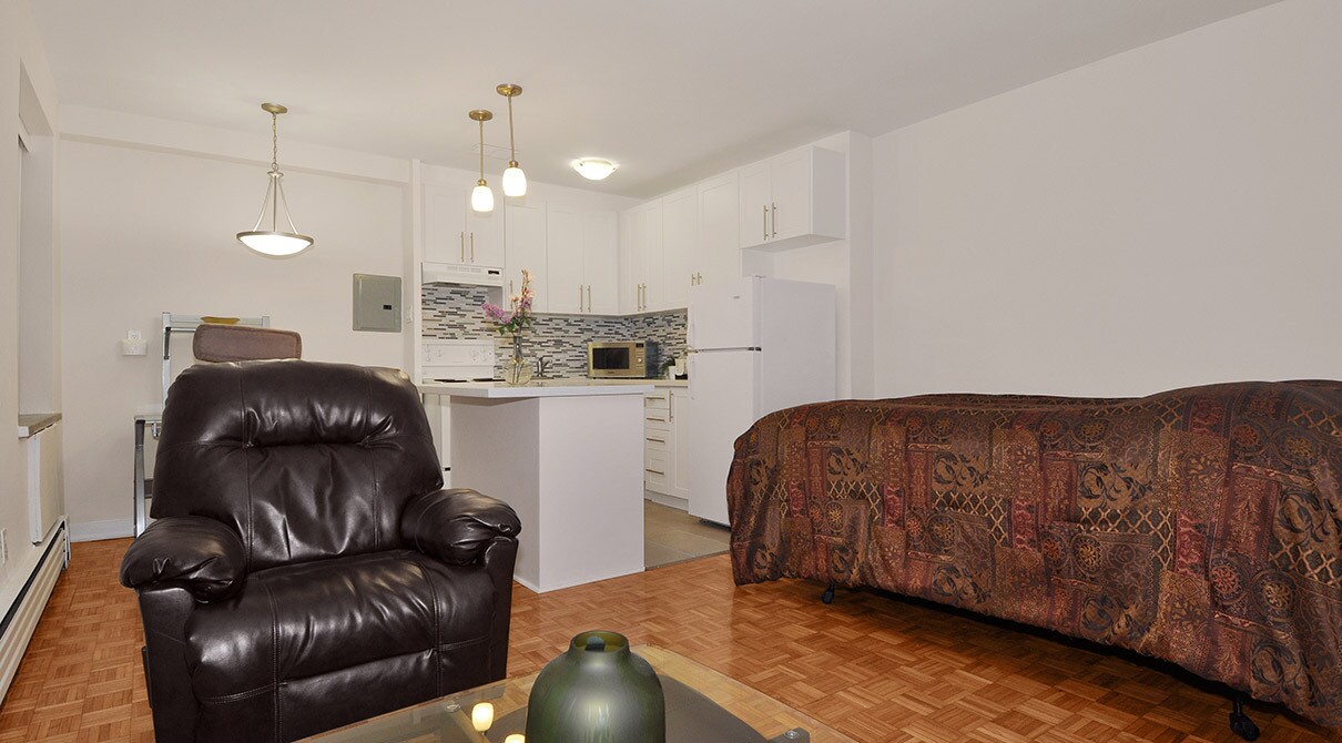 Building Photo - 153 St George St