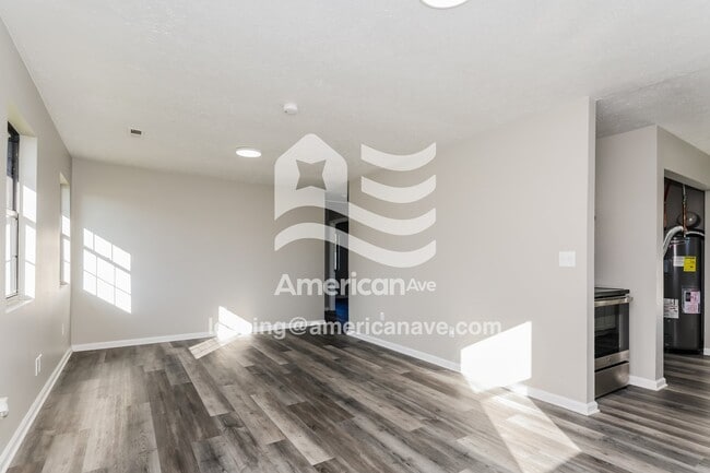 Foto del edificio - 1851 Norwood Ave