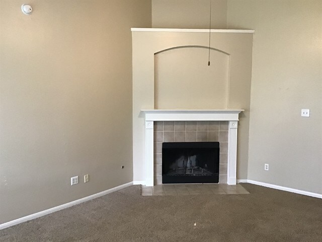 Building Photo - 1805 Manor Cir