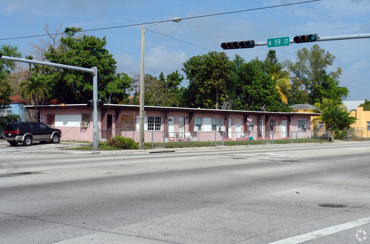 Primary Photo - 5900 N Miam Ave