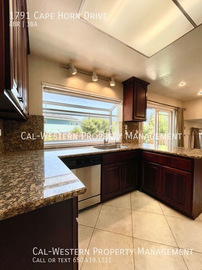 Building Photo - 4 Bedroom, 2 1/2 Bath in San Jose - Commod...