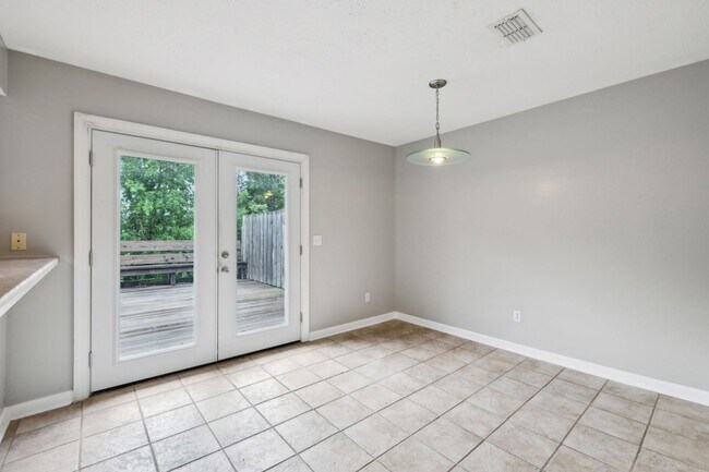 Foto del edificio - 377 Huntington Ridge Dr
