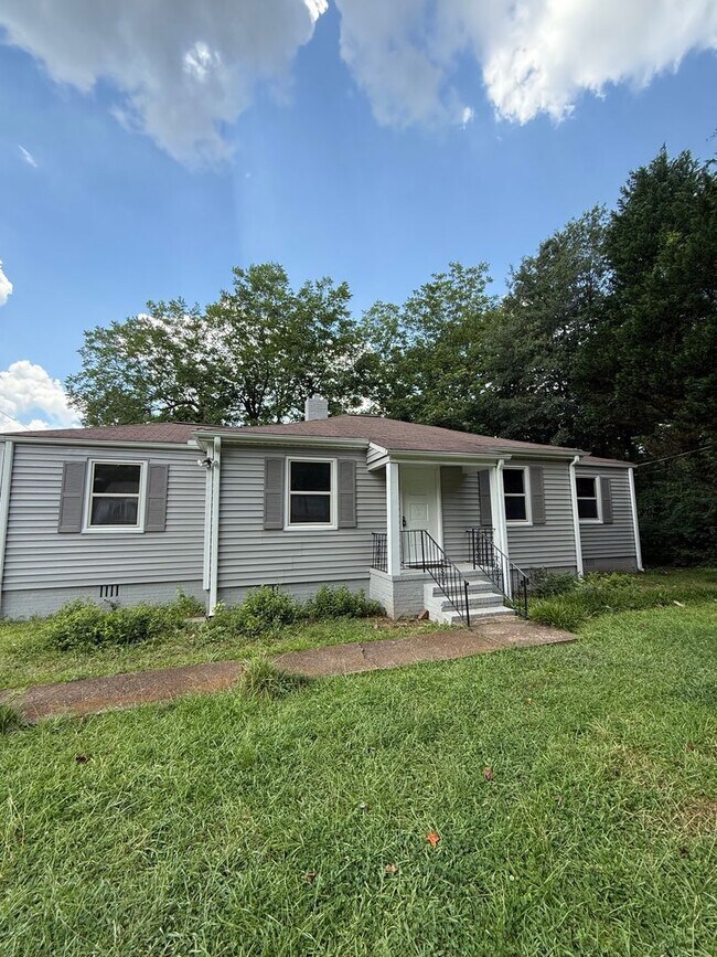Building Photo - Modern 2-Bed, 2-Bath Gem Near Downtown Ath...
