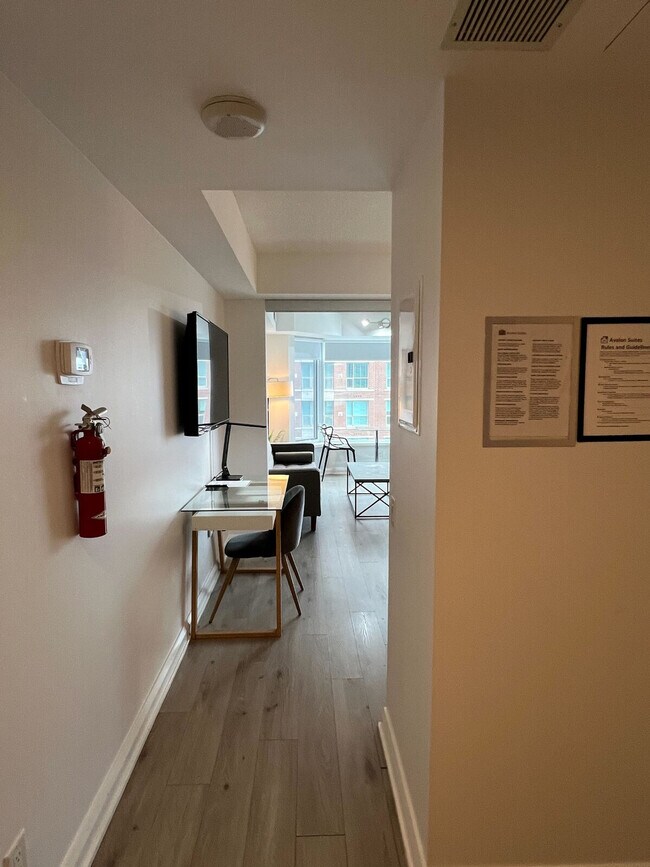 Photo du bâtiment - 150 Bloor St W