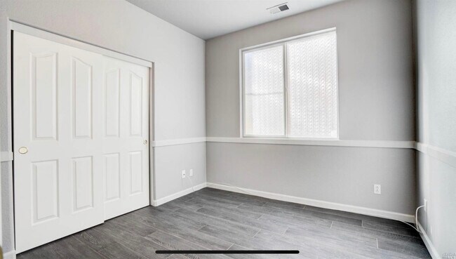 Building Photo - 1214 Swan Lake Dr