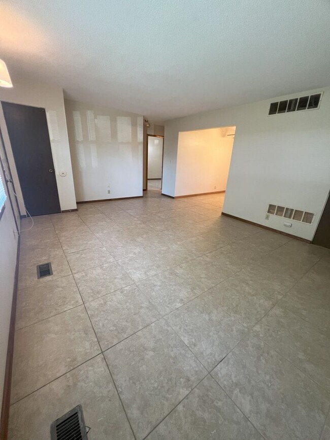 Building Photo - 2955/2957 Starr Duplex