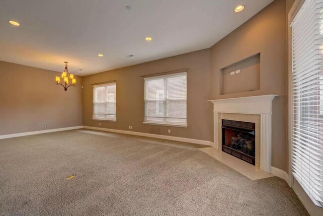 Building Photo - Cates Ave Fourplex
