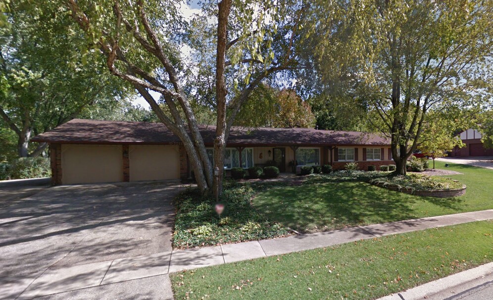 Primary Photo - 4 Pine Ridge Dr