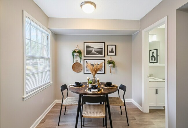 Casa adosada renovada de dos habitaciones en The Retreat at Kannapolis, Kannapolis, Carolina del Norte. - The Retreat at Kannapolis