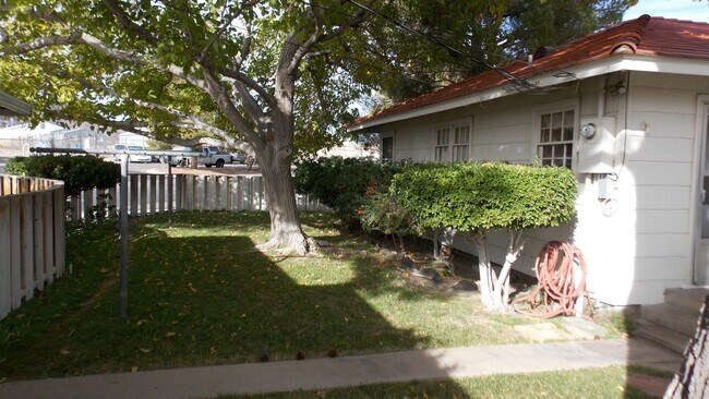 Building Photo - 504 Cherry St
