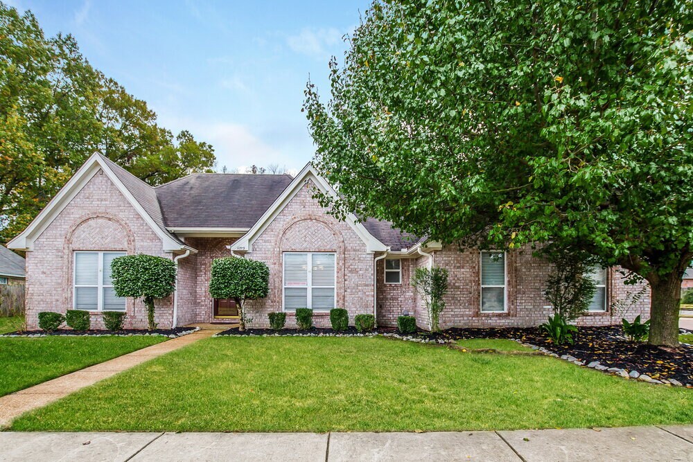 Foto principal - 11773 Village Center St