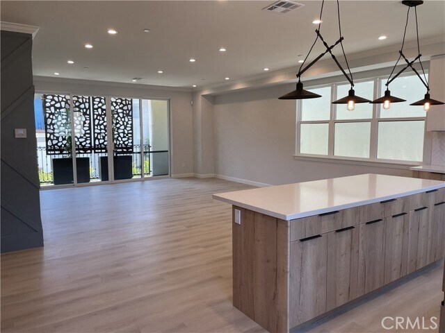 Building Photo - 1022 La Cadena Ave