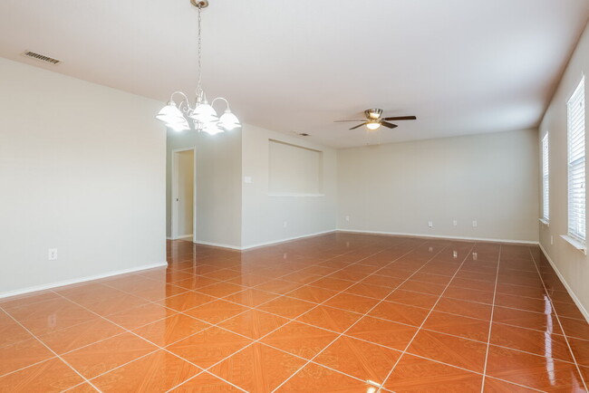 Foto del edificio - 4710 Bridlewood Ln