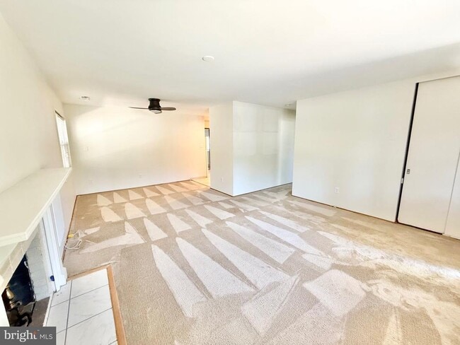 Building Photo - 6219 Yellowstone Dr