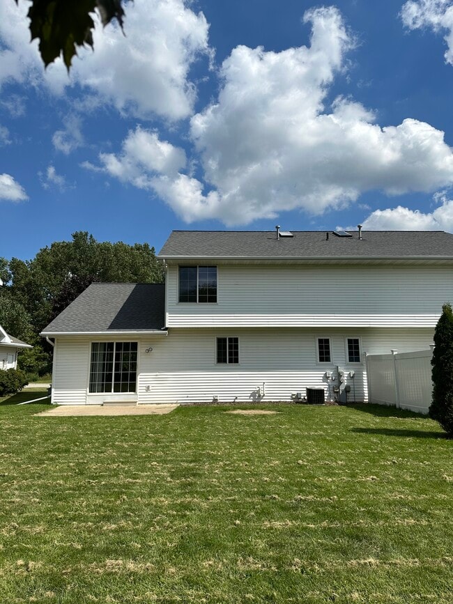 Building Photo - 1521 Redstone Trl