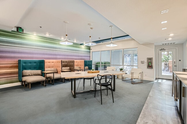 The Griffin Apartments Business Center - The Griffin