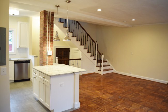 Foto del edificio - 3326 Gunston Rd