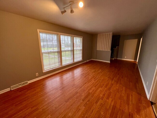 Foto del edificio - Spacious 4 Bed, 2 Bath Home on Large Corne...