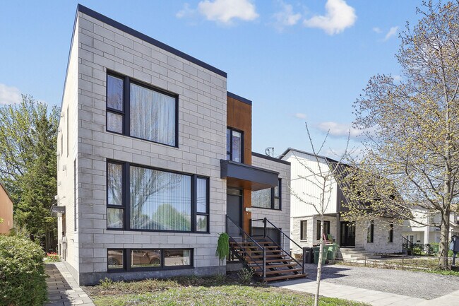Building Photo - 9844 St Chambord