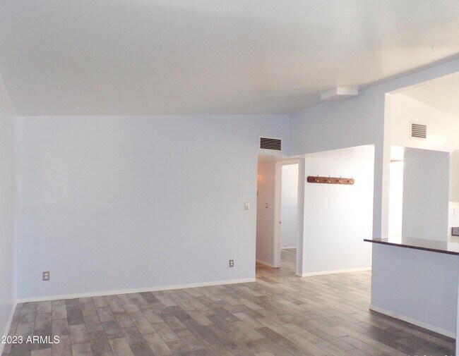Building Photo - 67 W Martin Dr
