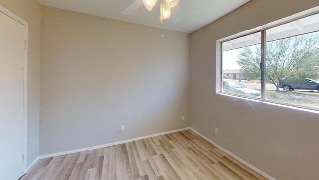 Building Photo - 960 S Mara Dr
