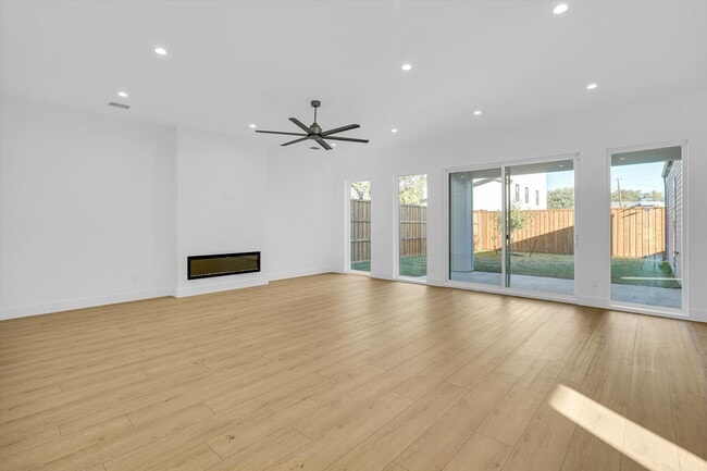 Building Photo - 1703 Nomas St