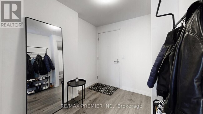 Photo du bâtiment - 8 Widmer St