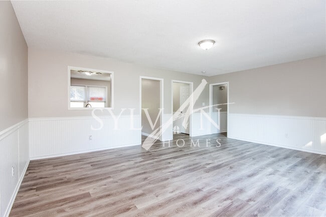 Building Photo - Very Nice 3BR/2BA 4-sided brick home