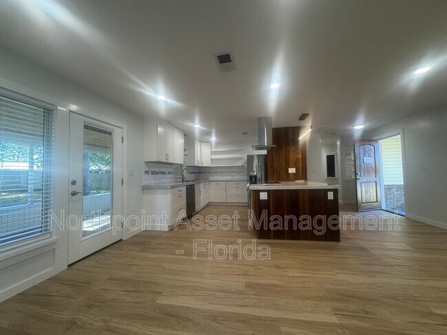 Foto del edificio - 185 Shores Blvd