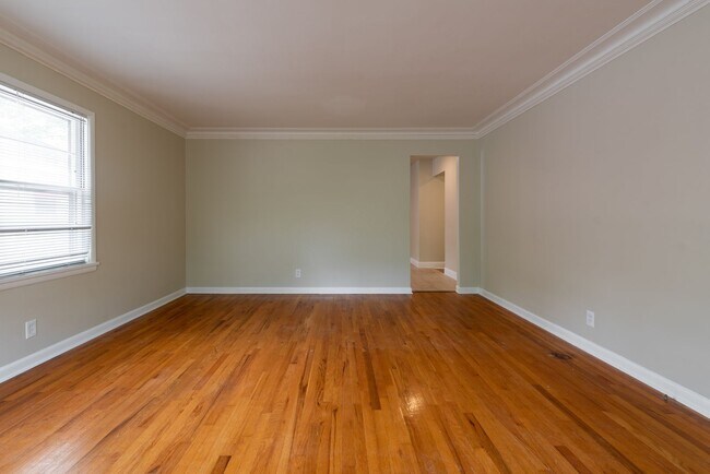 Foto del edificio - 426 E Cozy St