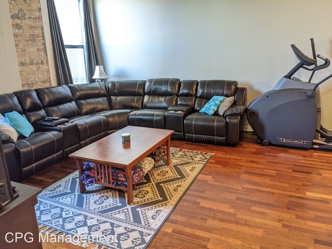 Building Photo - 1 br, 1 bath House - 4015 N Milwaukee #208