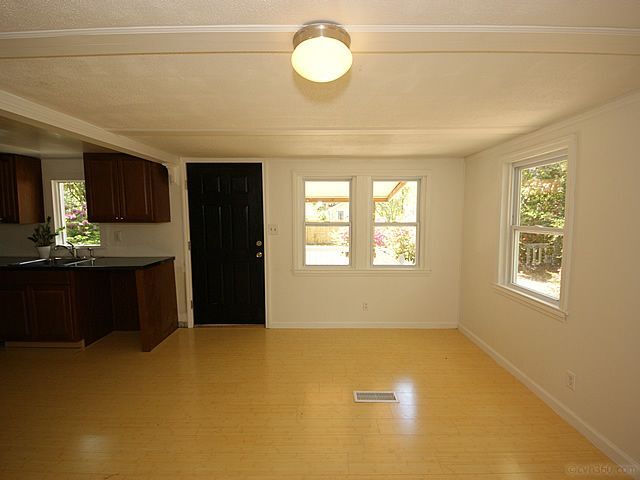 Building Photo - Cozy Cottage Awaits You