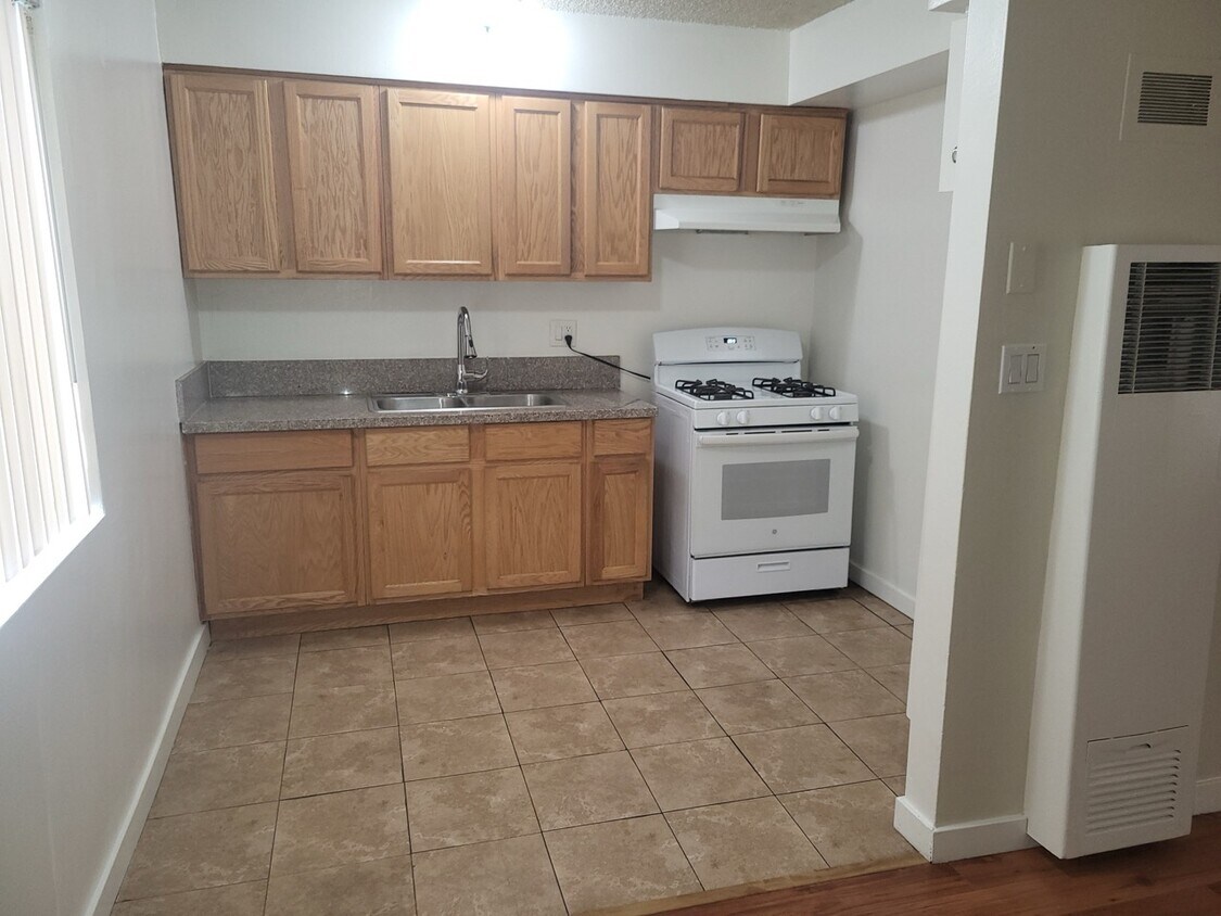 Cocina - 9121 Orion Ave