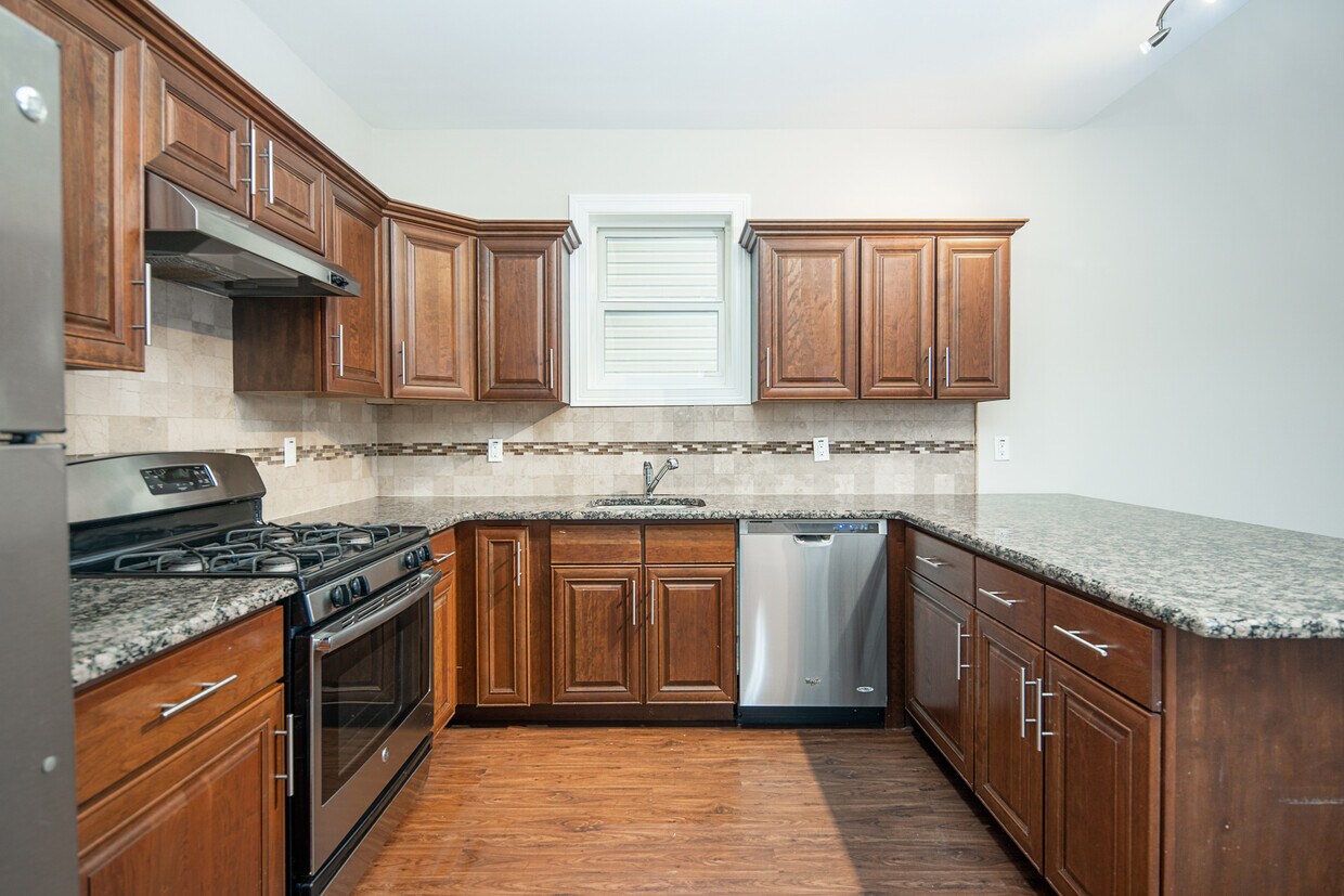 Primary Photo - 221 62nd St