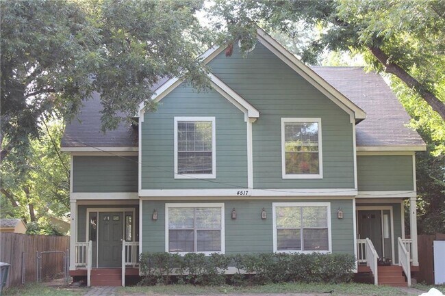 Building Photo - 4 bedroom 3 bath in the heart of North Campus