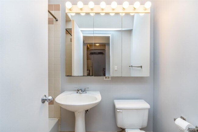 Foto del edificio - 4-74 48th Avenue Unit