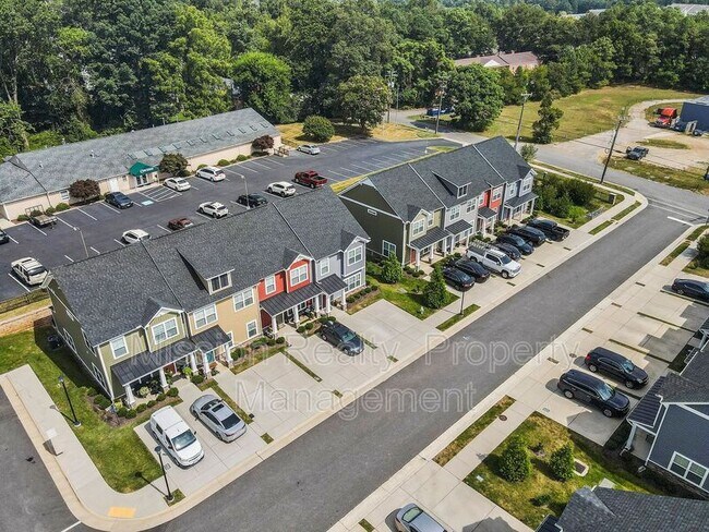 Foto del edificio - 4504 Josephine Ln