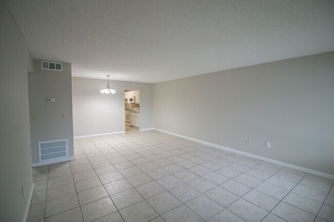 Foto del edificio - 605 Northlake Blvd