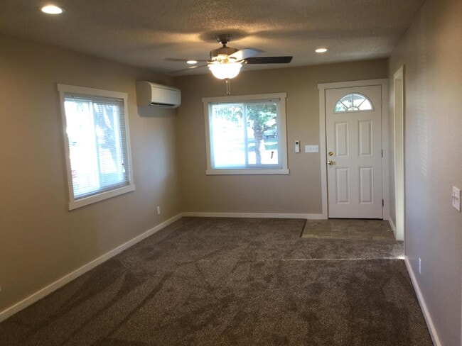 Building Photo - 195 N 9th St