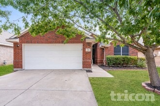 Building Photo - 6701 Fairglen Dr