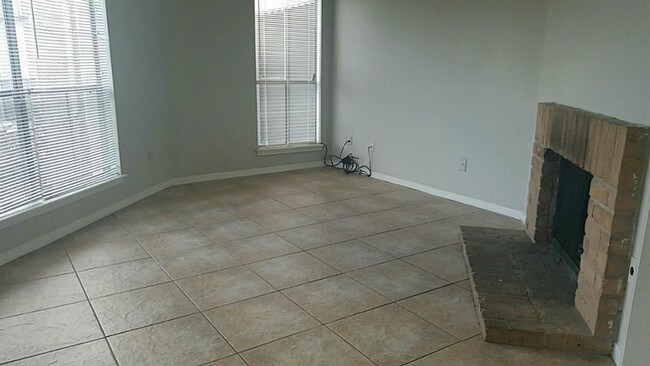 Building Photo - 10104 Waterstone Dr