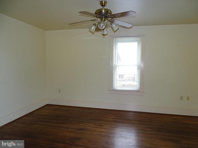 Foto del edificio - 7512 Friendship Village Rd