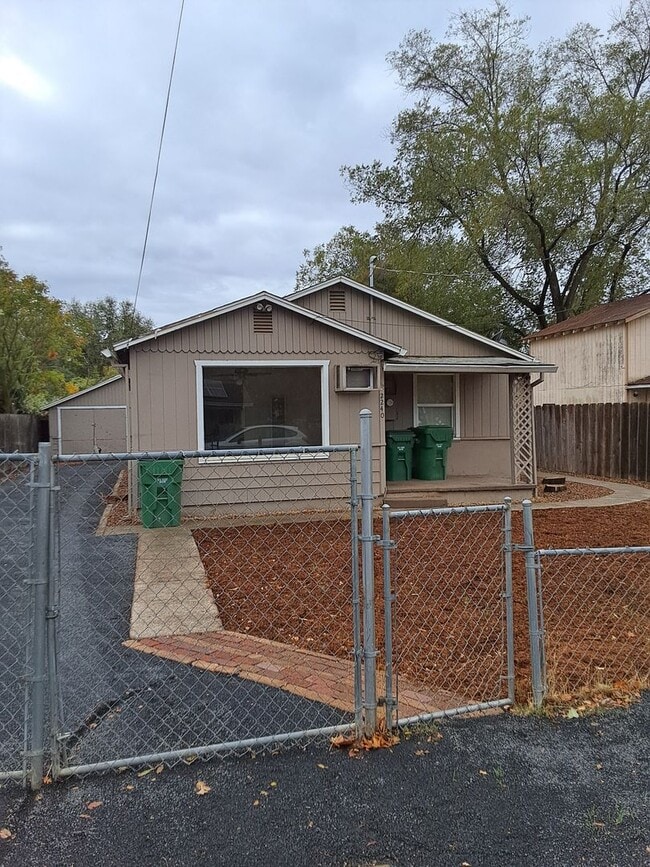 Building Photo - 2240 Elm St