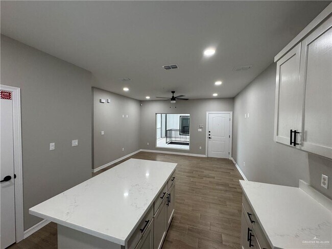 Foto del edificio - 16 Ragland Rd