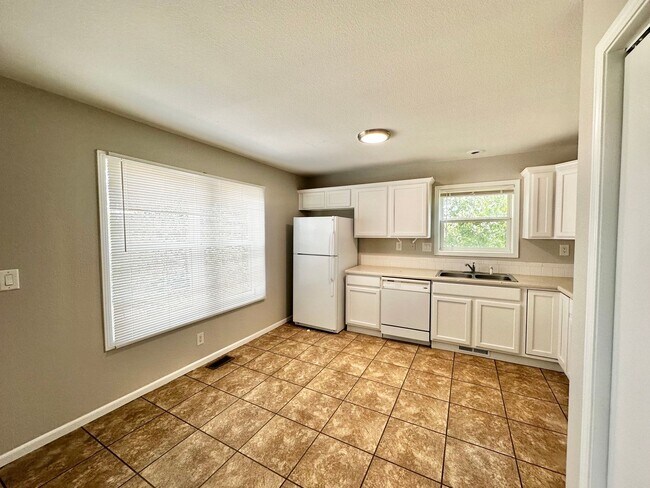 Building Photo - $500 Off Your 1st Month!!